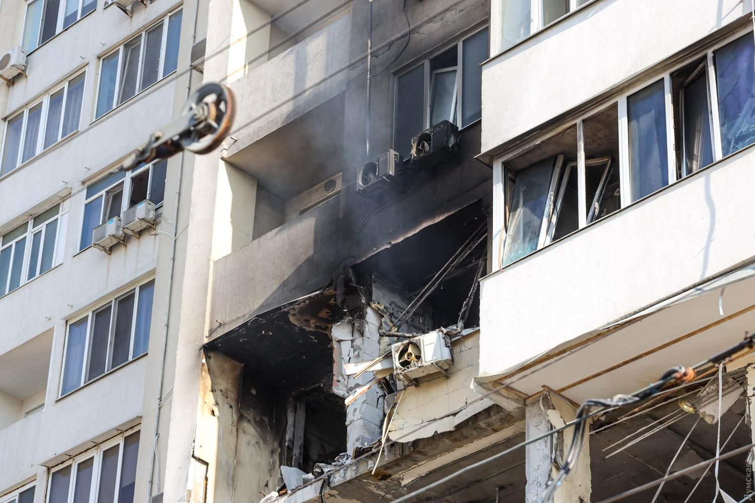  Ракетный удар по Одессе: в разрушенной многоэтажке продолжают ликвидировать последствия