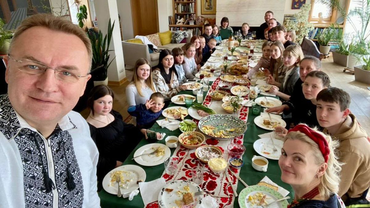 "Великдень, як удома": львів'яни запросили переселенців спільно відсвяткувати Великдень "Великдень, як удома": львів'яни запросили переселенців спільно відсвяткувати Великдень