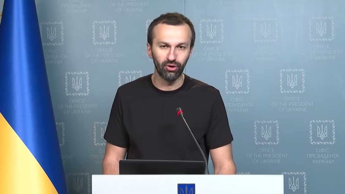 Доходить до смішного, – Лещенко про кремлівський фейк про "білий порошок" на столі Зеленського - 24 Канал