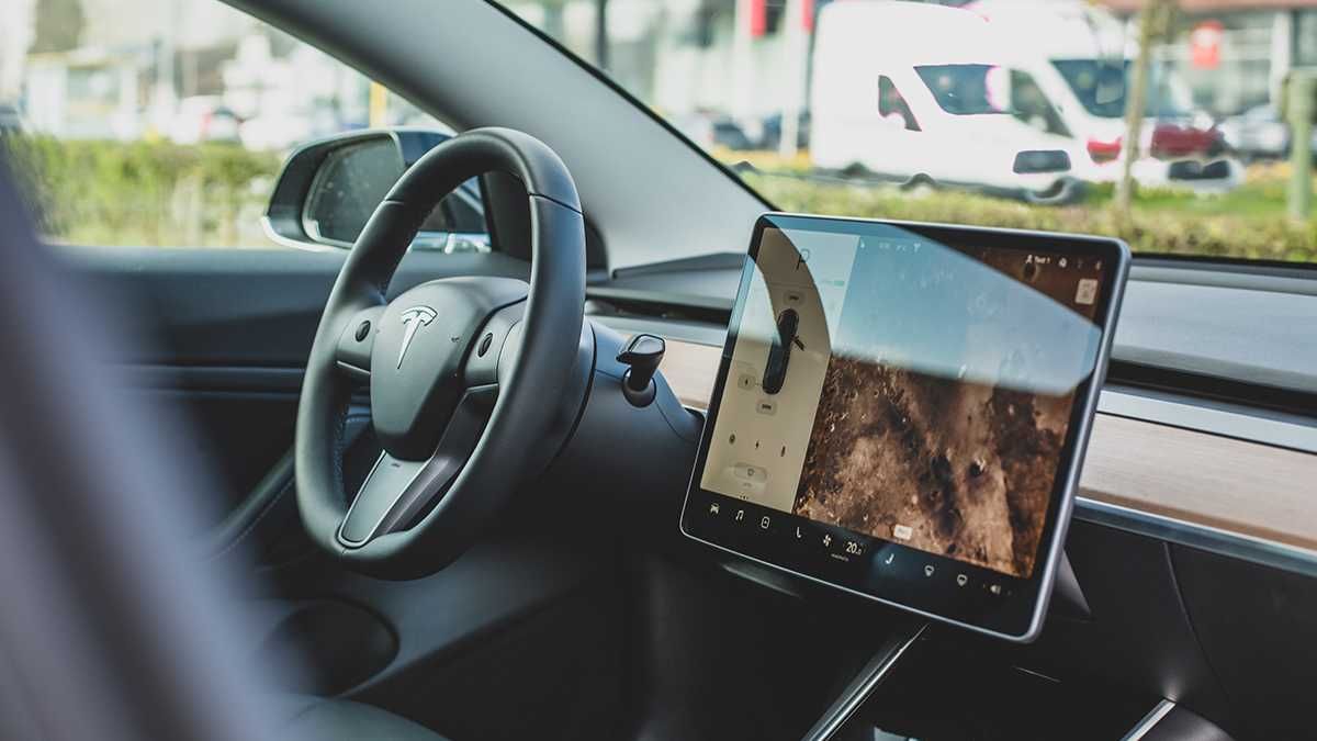 Автопілот Tesla врізався в реактивний літак під час випробувань - Техно Автопілот Tesla врізався в реактивний літак під час випробувань - Техно