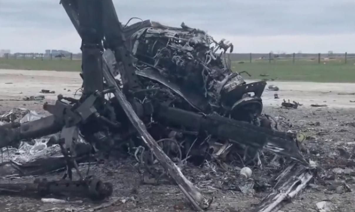 На Запорожье военный в свой день рождения сбил из "Иглы" 3 российских вертолета На Запорожье военный в свой день рождения сбил из "Иглы" 3 российских вертолета