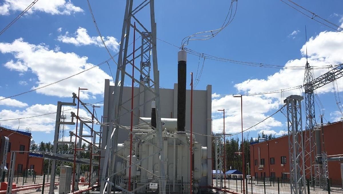 Окупанти знеструмили нову Кремінську підстанцію: без світла залишилась вся Луганщина Окупанти знеструмили нову Кремінську підстанцію: без світла залишилась вся Луганщина