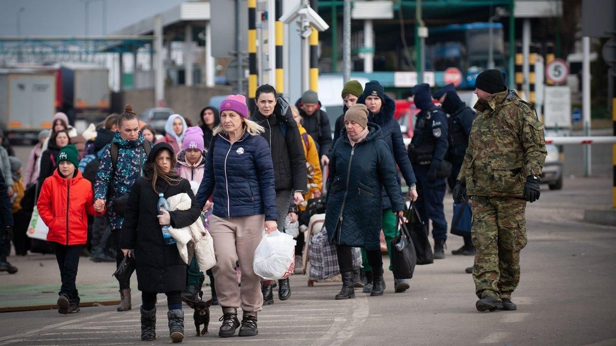 Польша продлила сроки выплаты помощи за поддержку беженцев из Украины