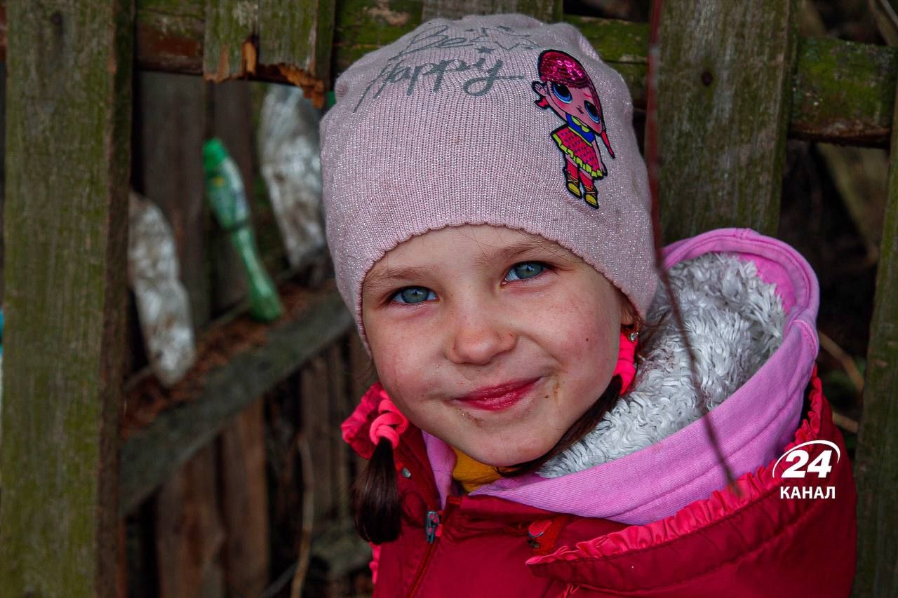 Дети неделями сидели в подвалах: как украинское село возле Беларуси пережило месяц в оккупации Дети неделями сидели в подвалах: как украинское село возле Беларуси пережило месяц в оккупации