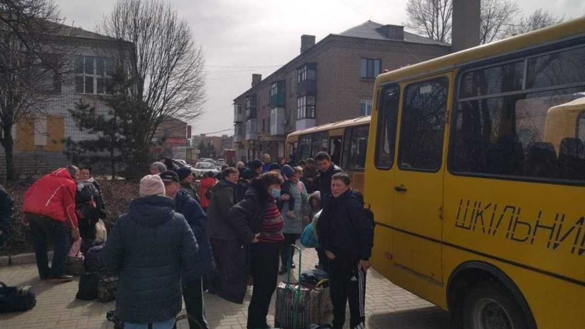 Россияне пытались украсть у мариупольцев 2-летнюю дочь, ее отца избили, – мэр Россияне пытались украсть у мариупольцев 2-летнюю дочь, ее отца избили, – мэр