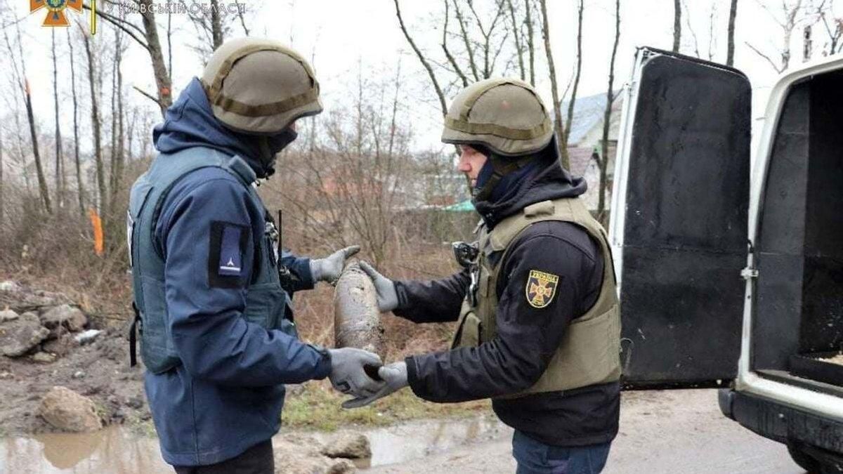 В Україні від мін вже очистили понад 13 тисяч гектарів: це майже 20 тисяч футбольних полів В Україні від мін вже очистили понад 13 тисяч гектарів: це майже 20 тисяч футбольних полів