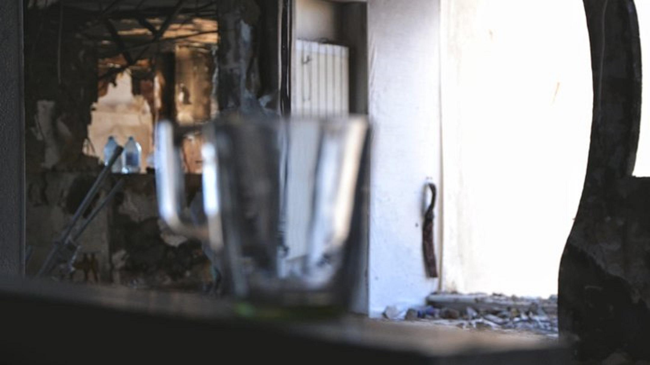 Кров на стінах та уламки: як виглядає будинок в Одесі, куди влучив російський снаряд