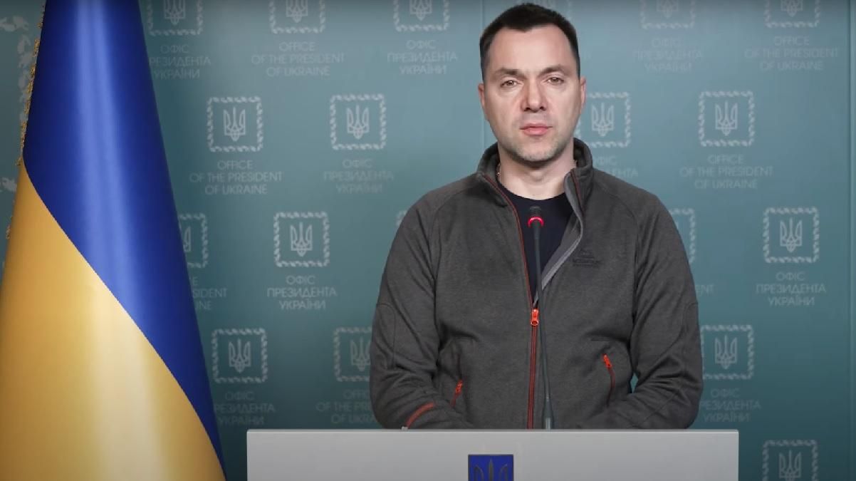 Не легковажте сповіщеннями про повітряну тривогу, – Арестович про частіші ракетні обстріли Росії