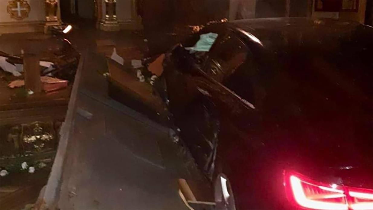 Жінка, яка в Тернополі влетіла в храм на авто, була під наркотиками Жінка, яка в Тернополі влетіла в храм на авто, була під наркотиками