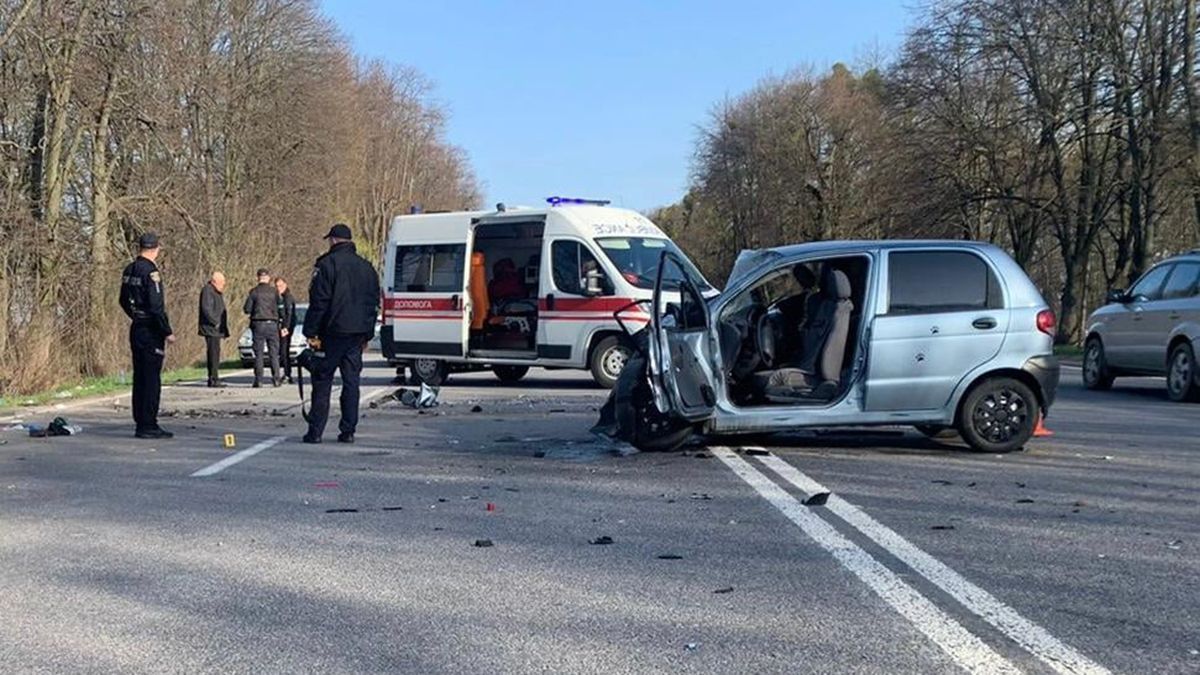 Лобове зіткнення автівок на Вінниччині: загинула 5-річна дівчинка, ще 4 людей травмовані