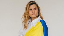 З тризубом та прапором України: патріотичні шовкові хустки від українських брендів
