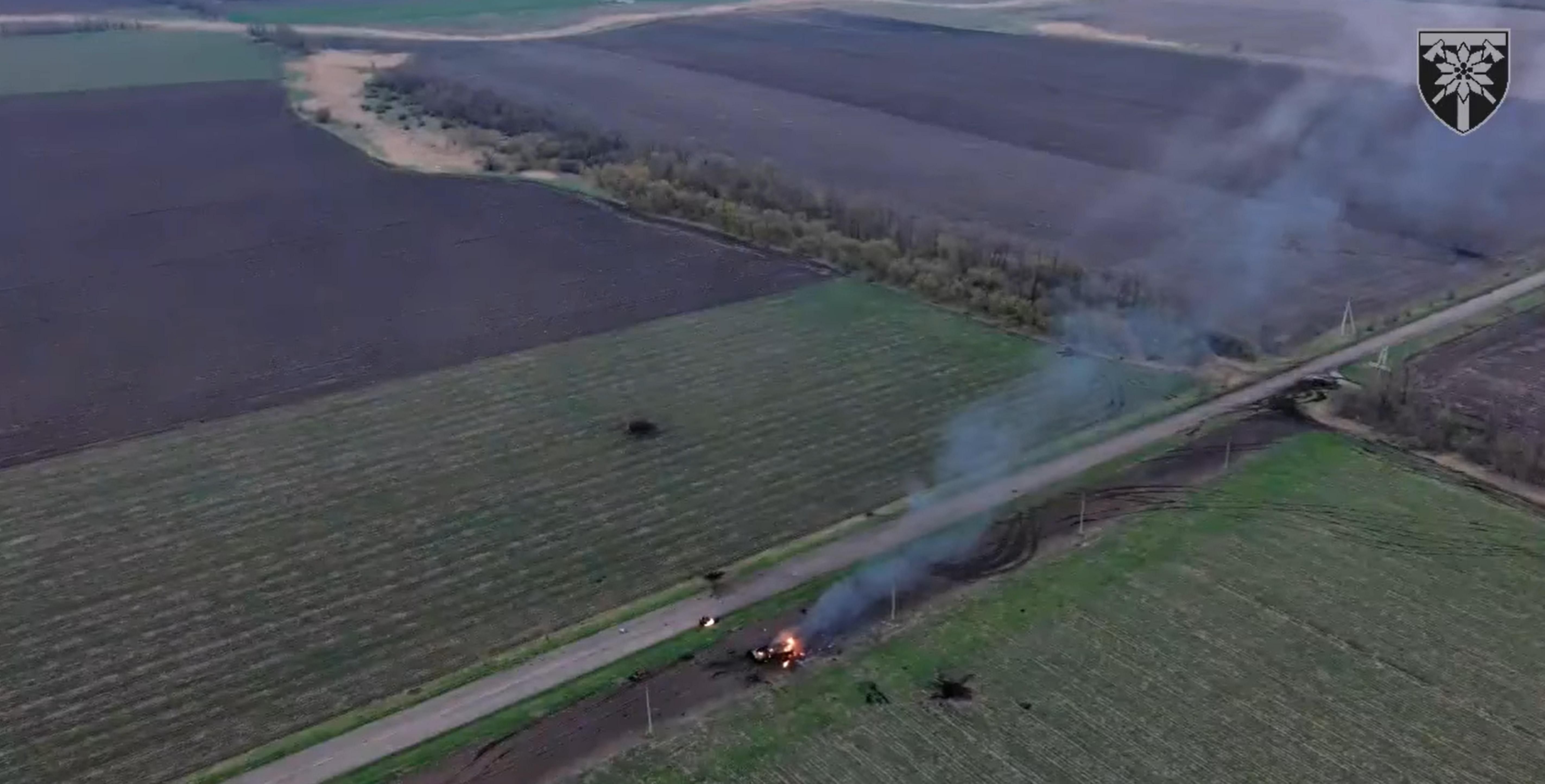 Українські штурмовики влучним пострілом знищили чергову російську БМП: видовищне відео Українські штурмовики влучним пострілом знищили чергову російську БМП: видовищне відео