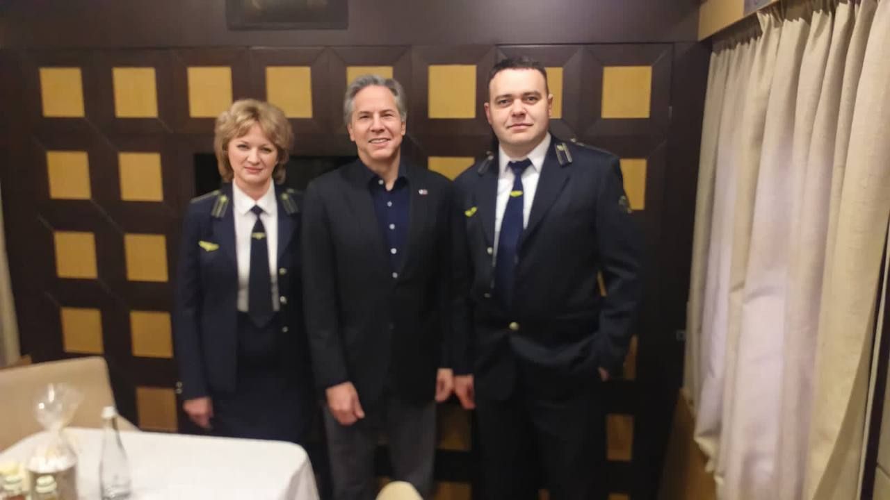 Блінкен та Остін теж їхали до Києва залізницею: фото з вагона Блінкен та Остін теж їхали до Києва залізницею: фото з вагона
