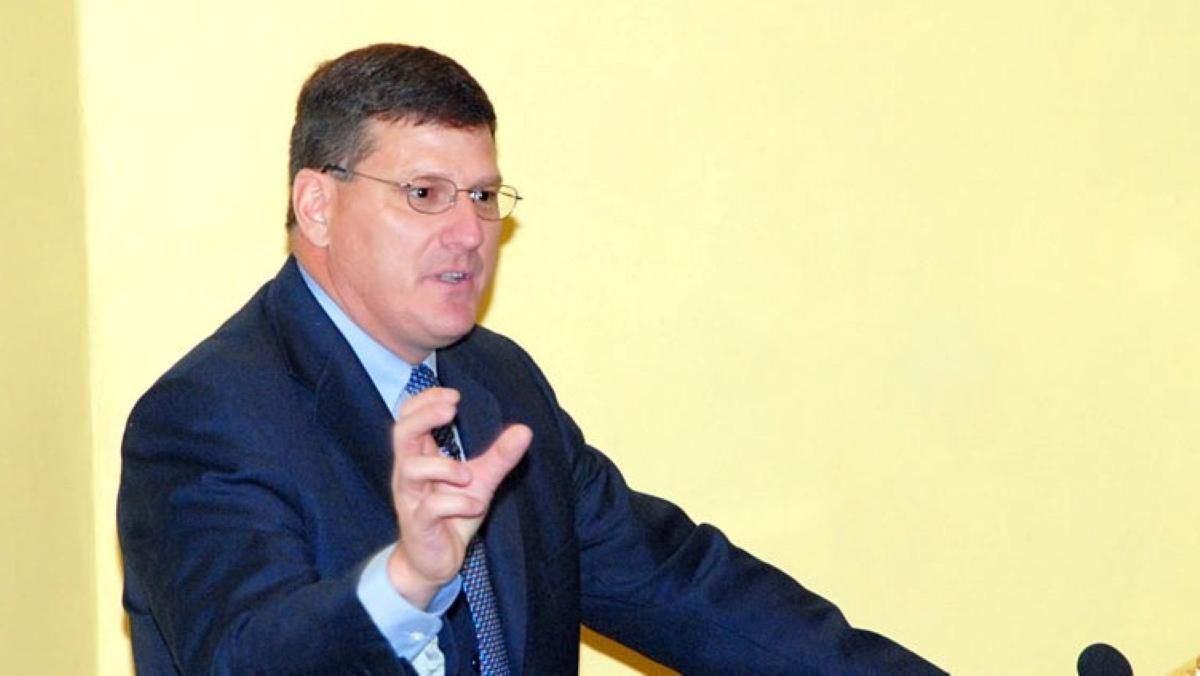 Россияне устами "американского эксперта" с судимостями упорно возражают, что воюют в Украине Россияне устами "американского эксперта" с судимостями упорно возражают, что воюют в Украине