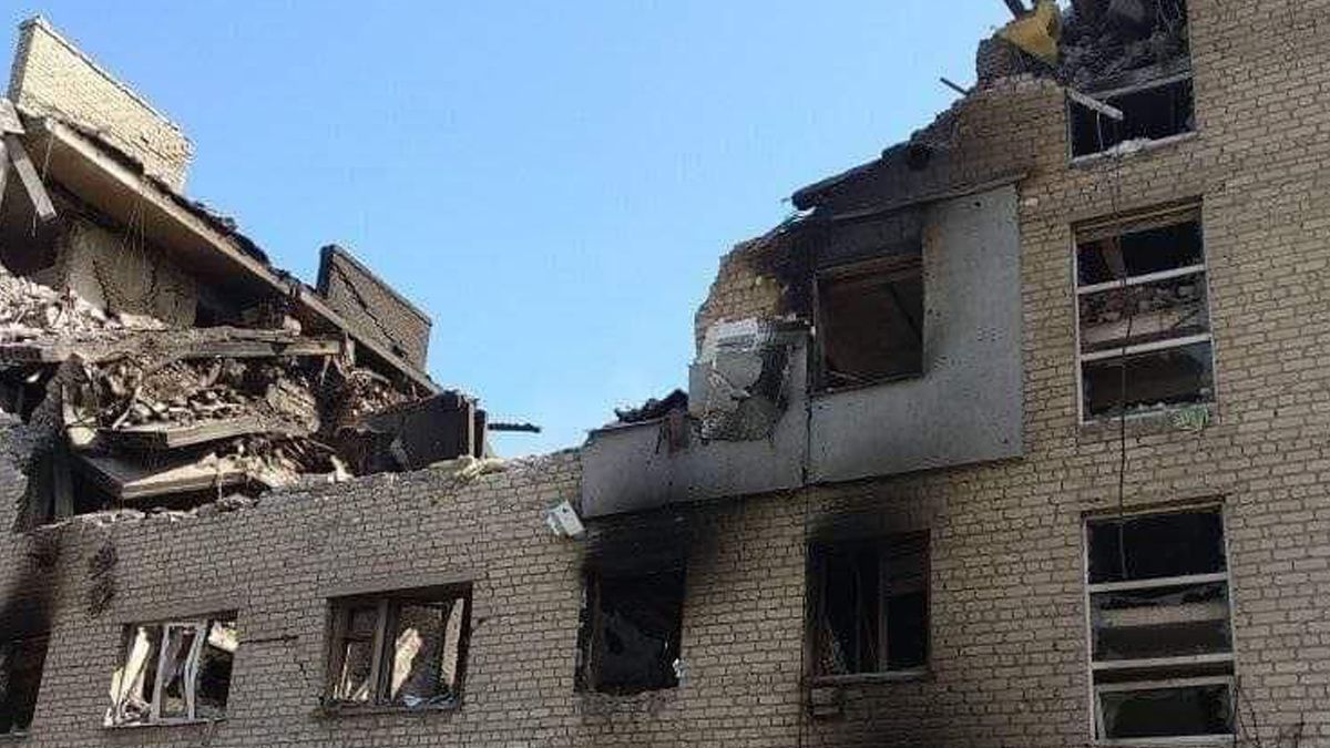 В Попасной обрушился дом, на который упал российский снаряд: 3 человека погибли