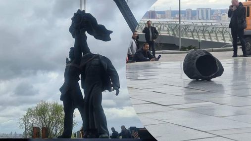 У Києві під аркою Дружби народів демонтують монумент "дружби народів", – відео з падінням голови
