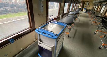 Мини-госпиталь на колесах: в Украине впервые запустили медицинский поезд