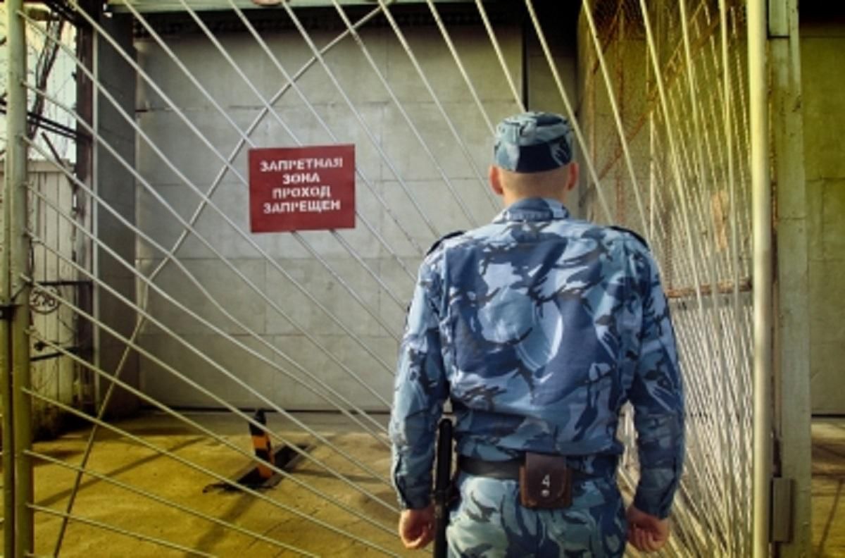 Українських військовополонених окупанти утримують у катівнях під наглядом співробітників ФСБ 