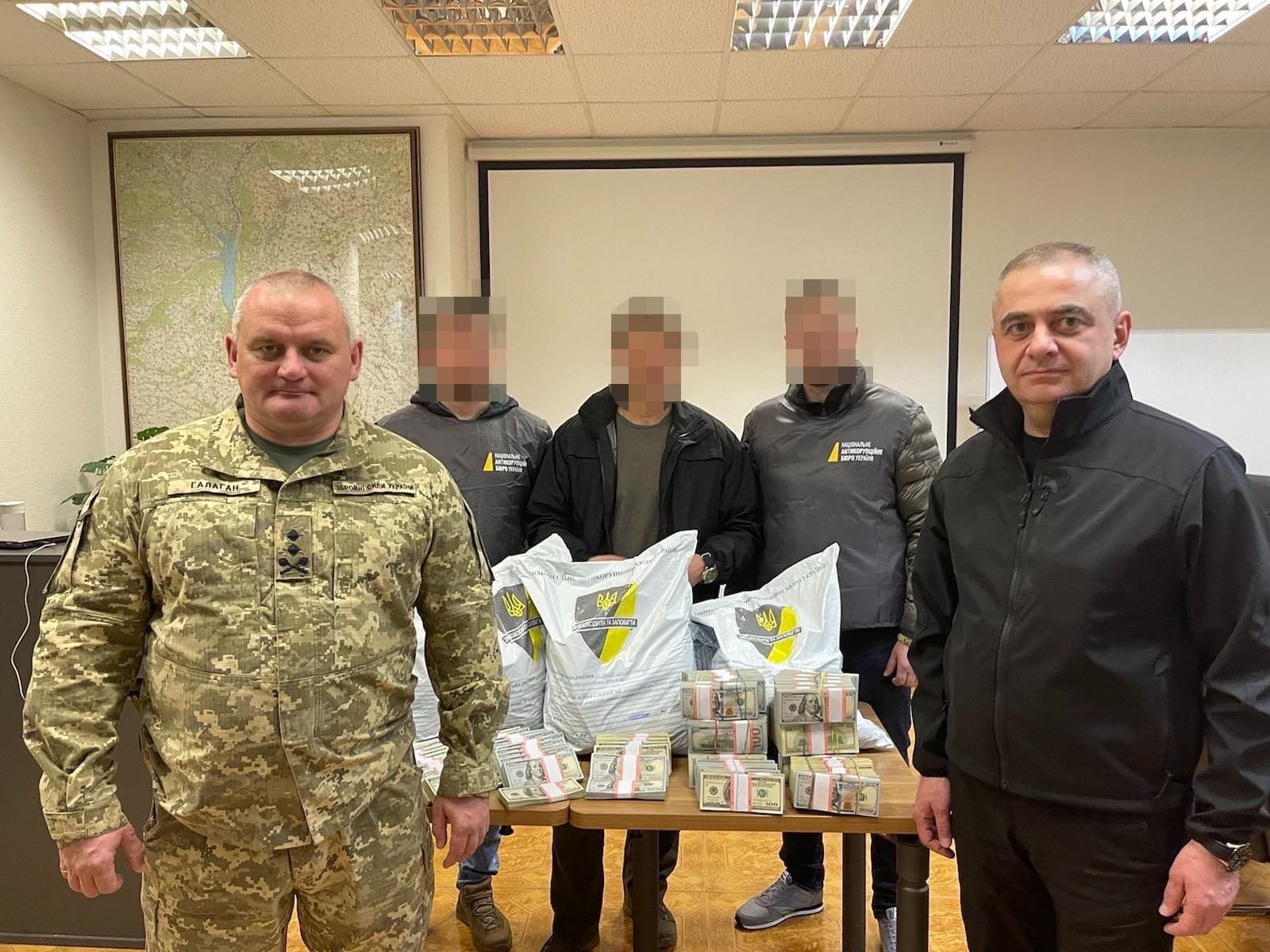 6 миллионов долларов на ВСУ: НАБУ и САП передали армии рекордную взятку за Злочевского 6 миллионов долларов на ВСУ: НАБУ и САП передали армии рекордную взятку за Злочевского