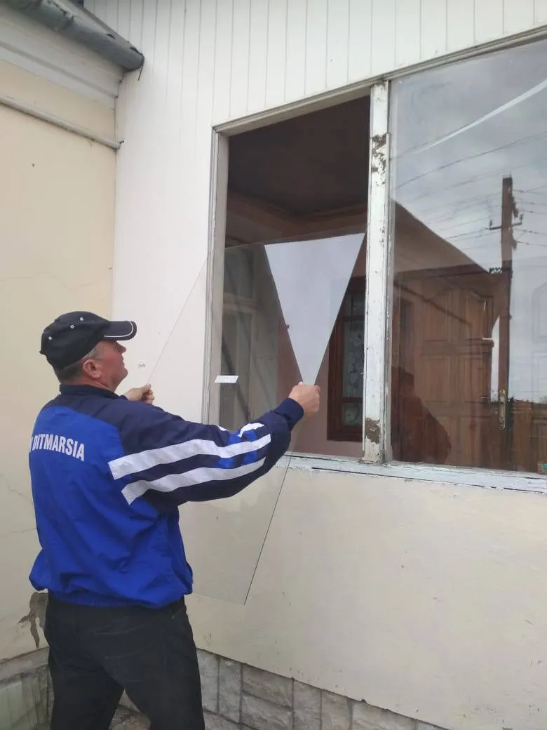 В Ровенской области показали, как строят поврежденные дома после авиаудара россиян