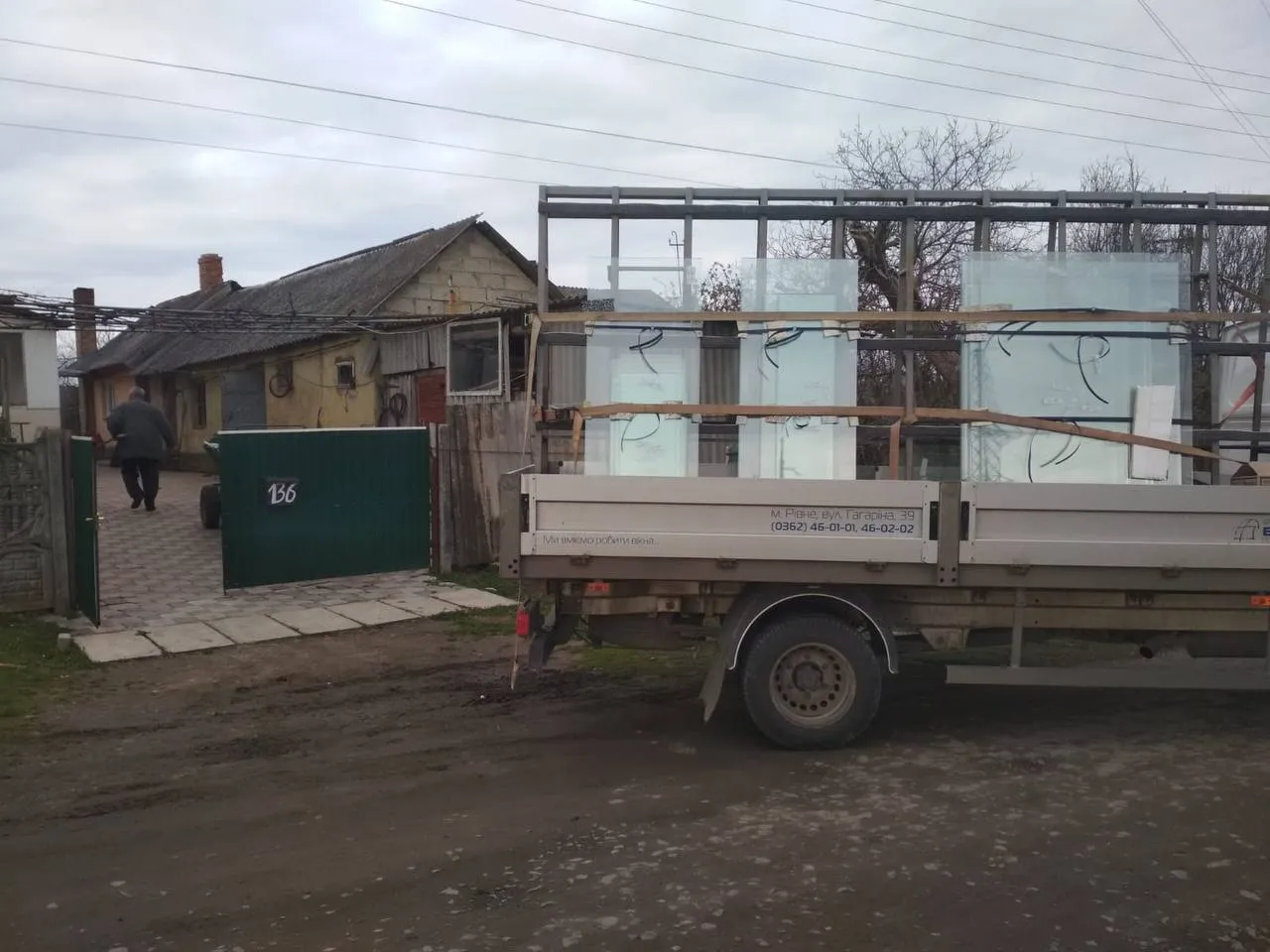 В Ровенской области показали, как строят поврежденные дома после авиаудара россиян