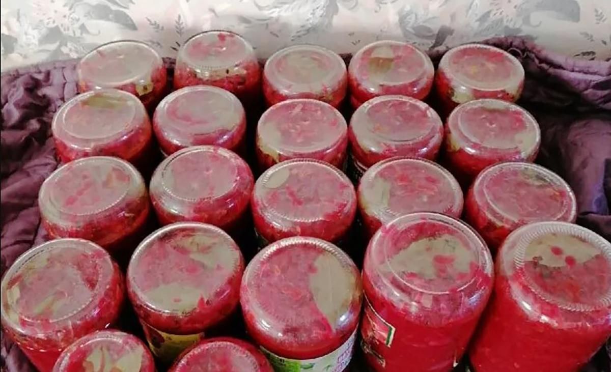 "Завезли борщ у трилітрових банках": окупанти на Запоріжжі продають товари власного виробництва "Завезли борщ у трилітрових банках": окупанти на Запоріжжі продають товари власного виробництва