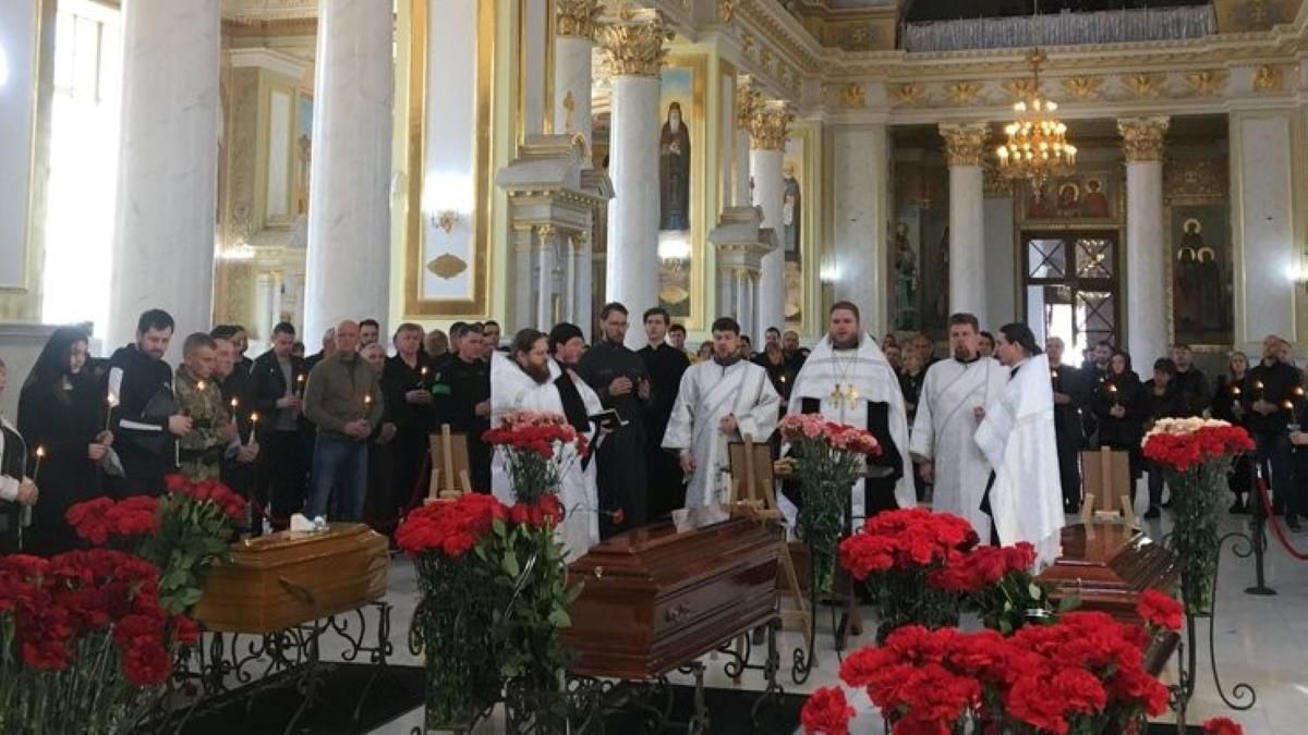 В Одесі попрощалися із Валерією Глодан, її тримісячною донькою і матір'ю В Одесі попрощалися із Валерією Глодан, її тримісячною донькою і матір'ю