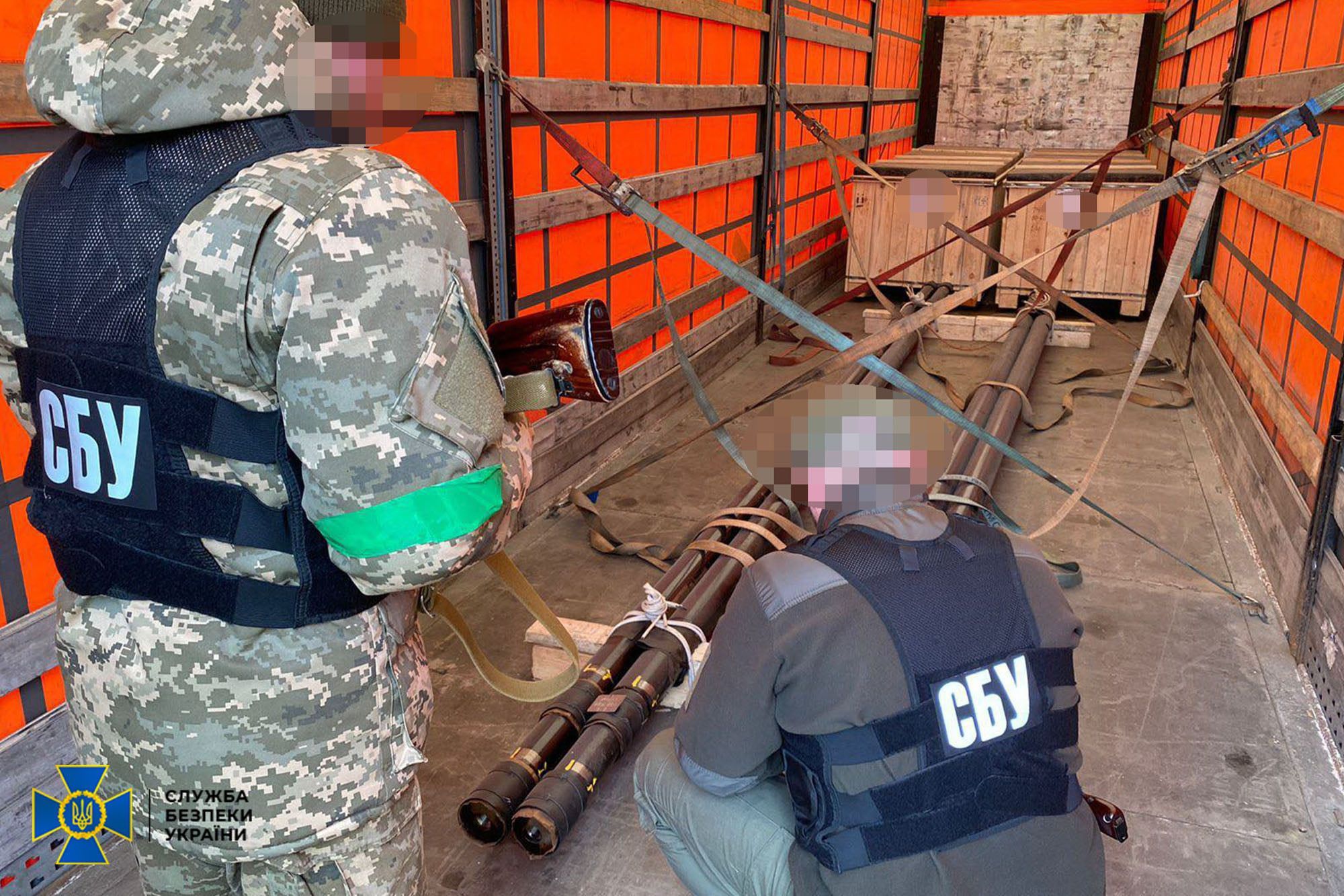 СБУ перехопила на Черкащині вантажівку, яка везла військове обладнання для Росії СБУ перехопила на Черкащині вантажівку, яка везла військове обладнання для Росії