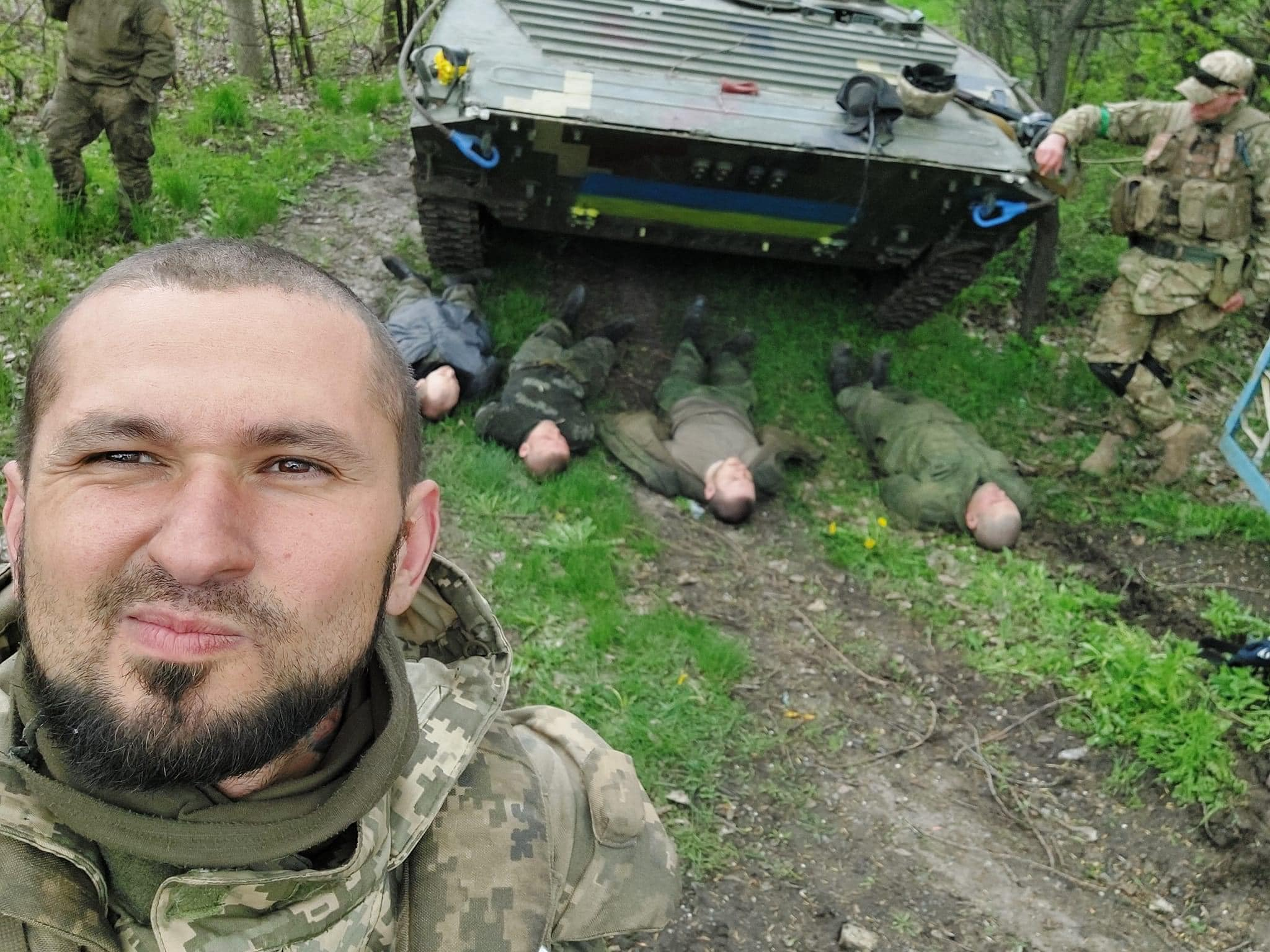 Черные запорожцы освободили от захватчиков еще одну деревню и взяли оккупантов в плен Черные запорожцы освободили от захватчиков еще одну деревню и взяли оккупантов в плен