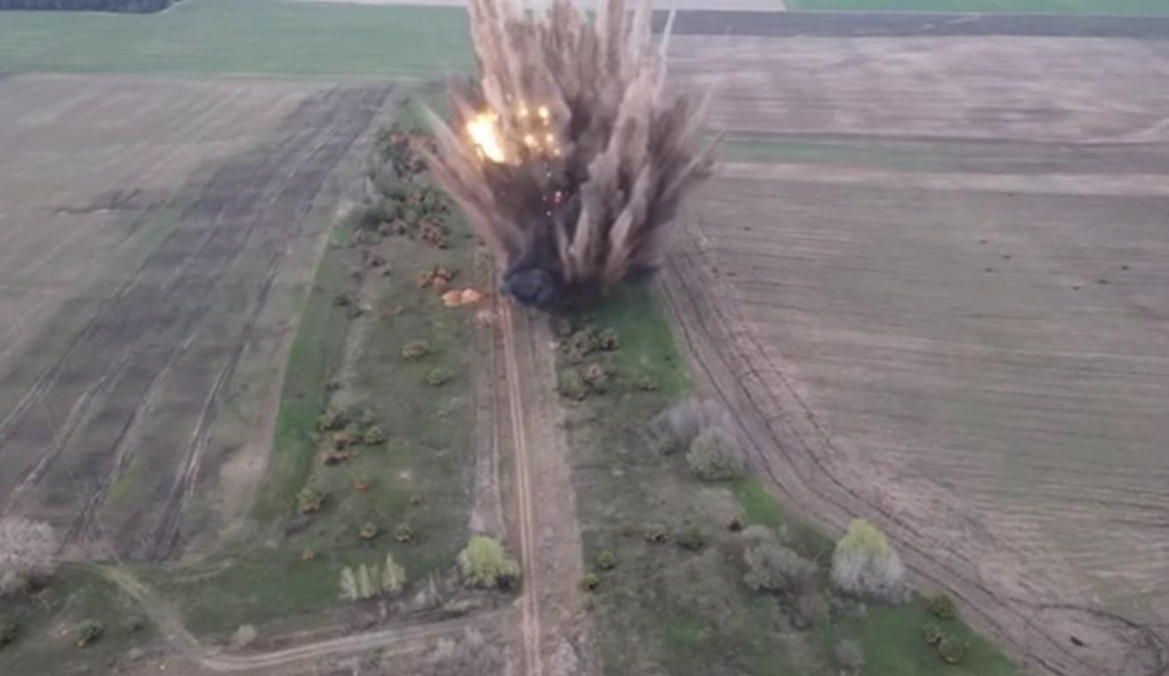 У ДСНС показали вибух під час знищення 475 ворожих боєприпасів: ефектне відео