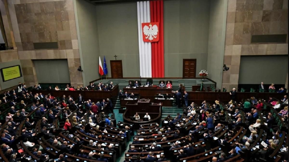 Польша продлит срок выплаты помощи украинским беженцам
