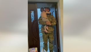 В Нацгвардии показали, как маленькая девочка встречает дома папу-защитника: трогательное видео