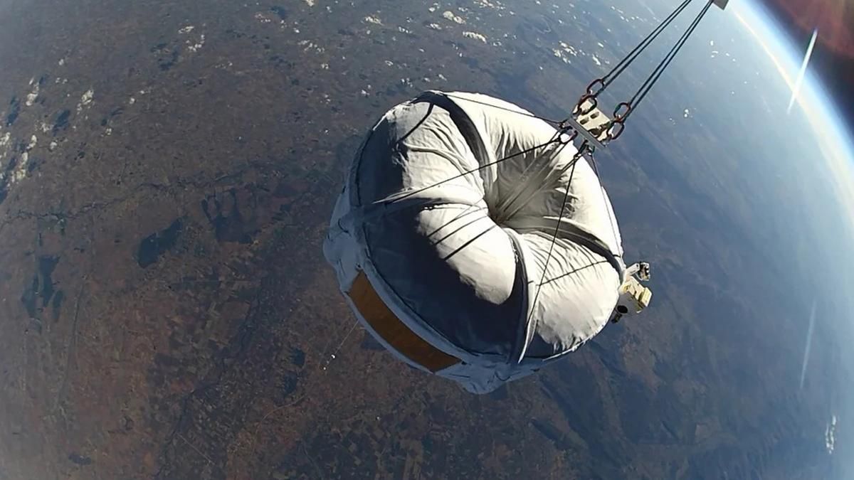 Китай запустив ракету в космос з повітряної кулі: у чому переваги такого підходу Китай запустив ракету в космос з повітряної кулі: у чому переваги такого підходу