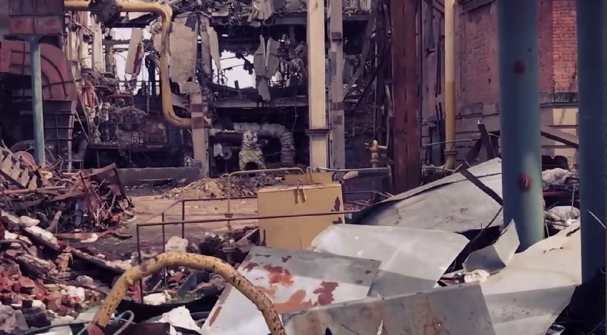 В Охтирці рятувальники розбирають зруйновані росіянами конструкції: моторошні кадри