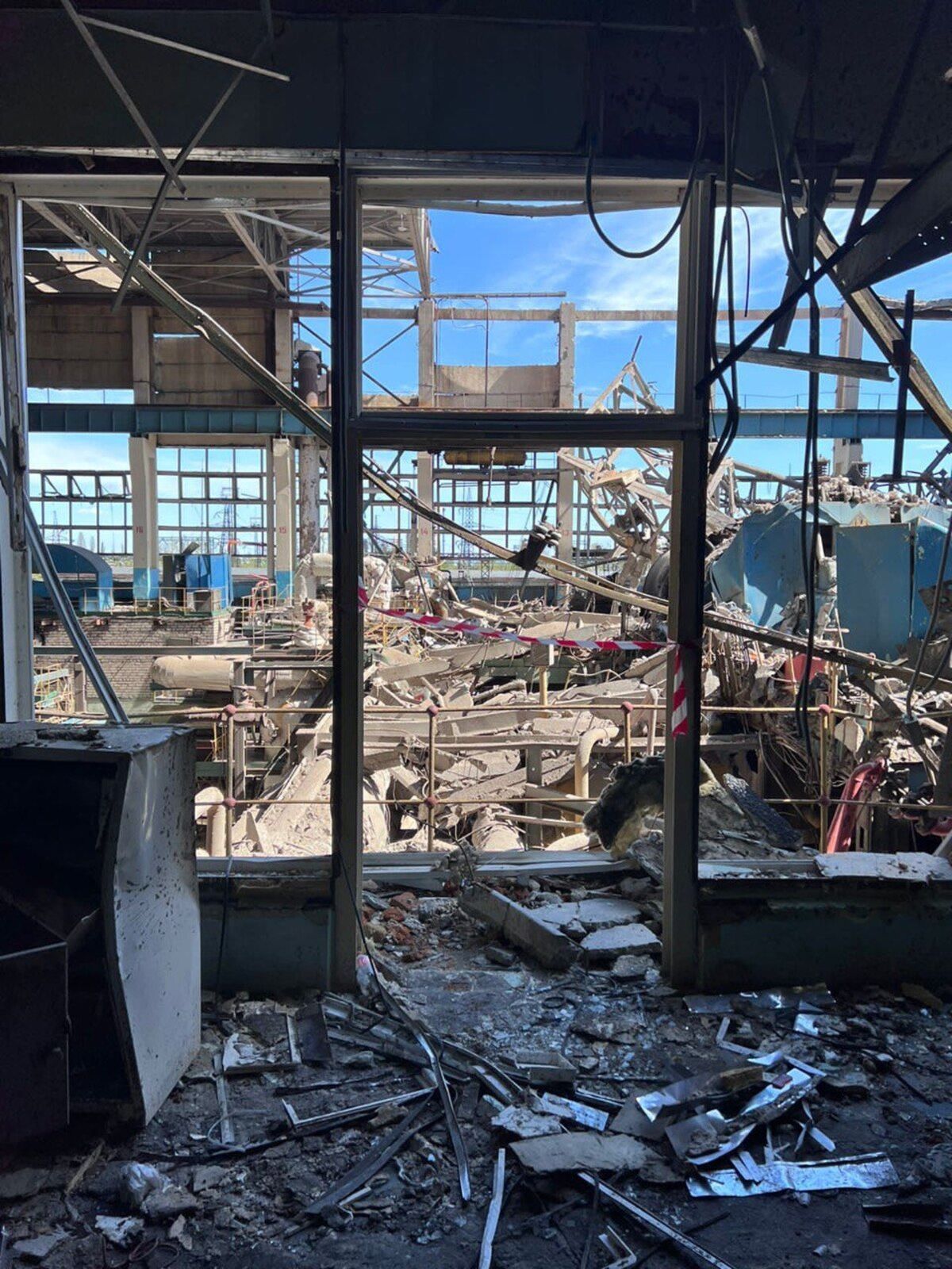 Через руйнування Кременчуцької ТЕЦ 180 тисяч людей можуть залишитися без тепла й гарячої води Через руйнування Кременчуцької ТЕЦ 180 тисяч людей можуть залишитися без тепла й гарячої води