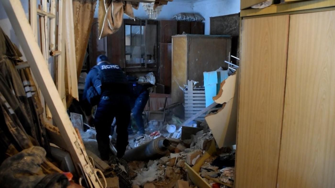 Народились у сорочці: у Миколаєві в приватний будинок влучила ракета – люди дивом вціліли Народились у сорочці: у Миколаєві в приватний будинок влучила ракета – люди дивом вціліли