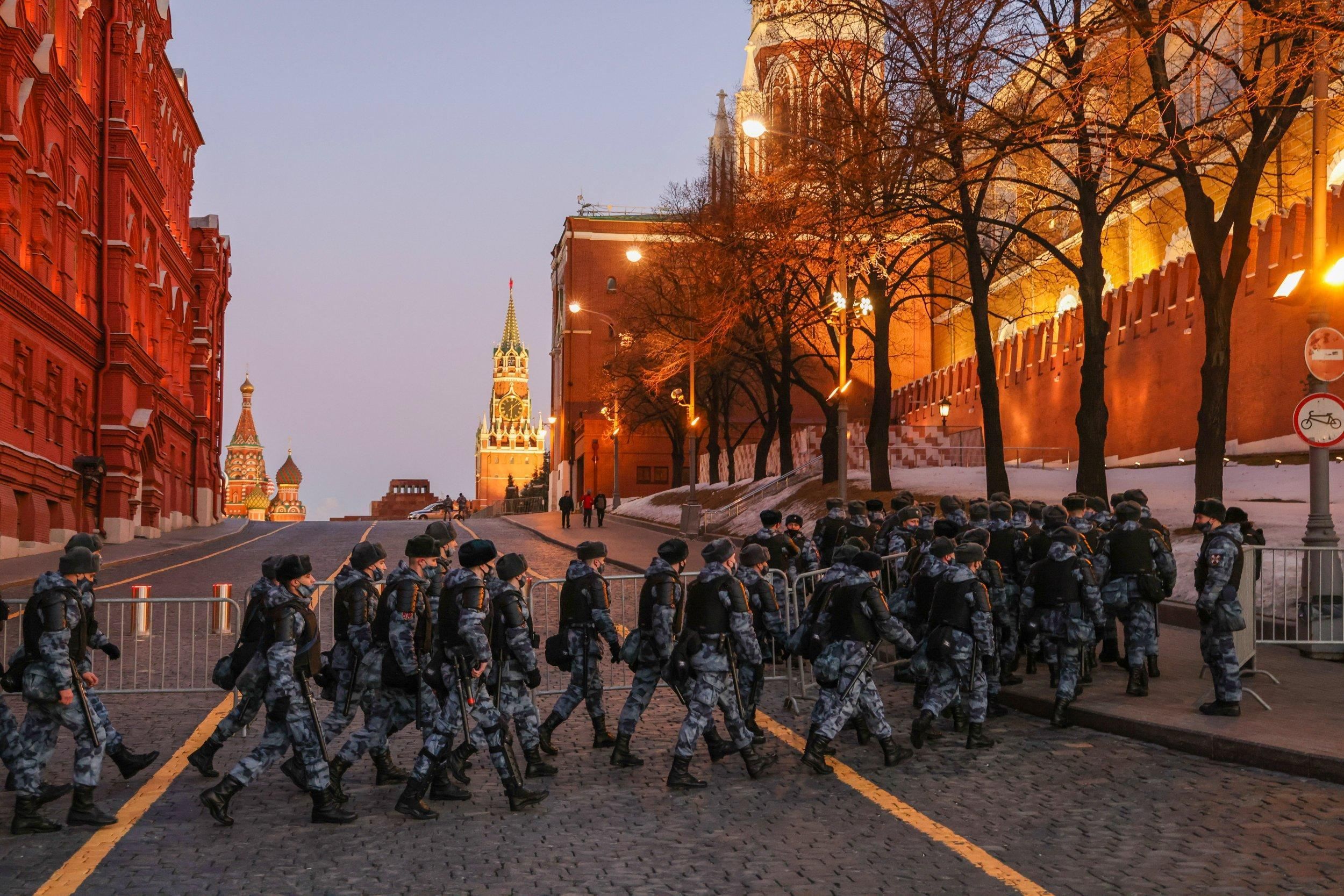 Страх і параноя: перед парадом 9 травня поліція в Москві шукає українців, які живуть біля Кремля