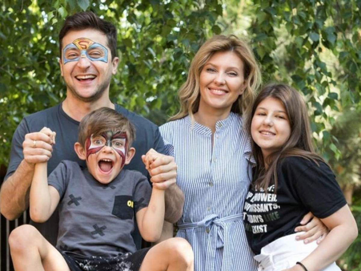 В первый день войны россияне пытались штурмовать Банковую: с Зеленским там были жена и дети В первый день войны россияне пытались штурмовать Банковую: с Зеленским там были жена и дети