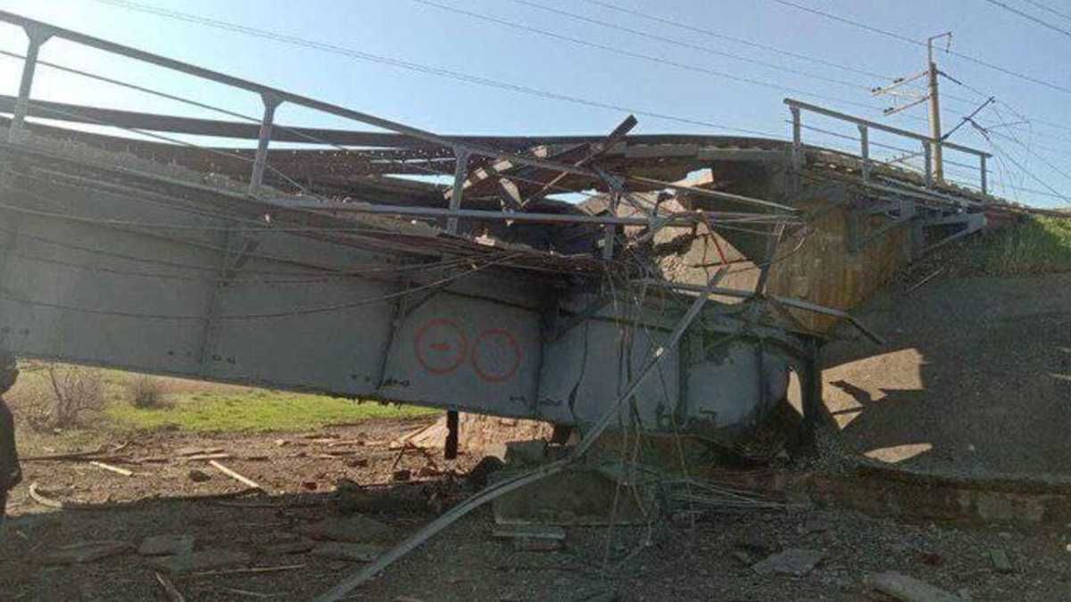 Оккупантам понадобится много времени для его восстановления, – мэр Мелитополя о подрыве моста Оккупантам понадобится много времени для его восстановления, – мэр Мелитополя о подрыве моста