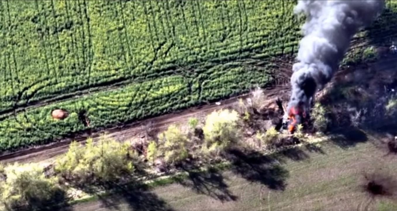 Гарно горять, – Генштаб показав епічне знищення окупантів та їхньої бронетехніки Гарно горять, – Генштаб показав епічне знищення окупантів та їхньої бронетехніки