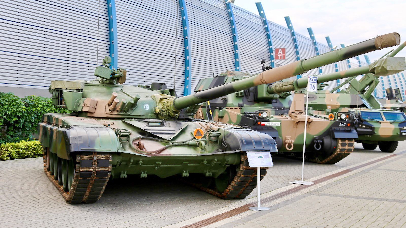 Польша передала Украине модернизированные танки Т-72, – Ермак