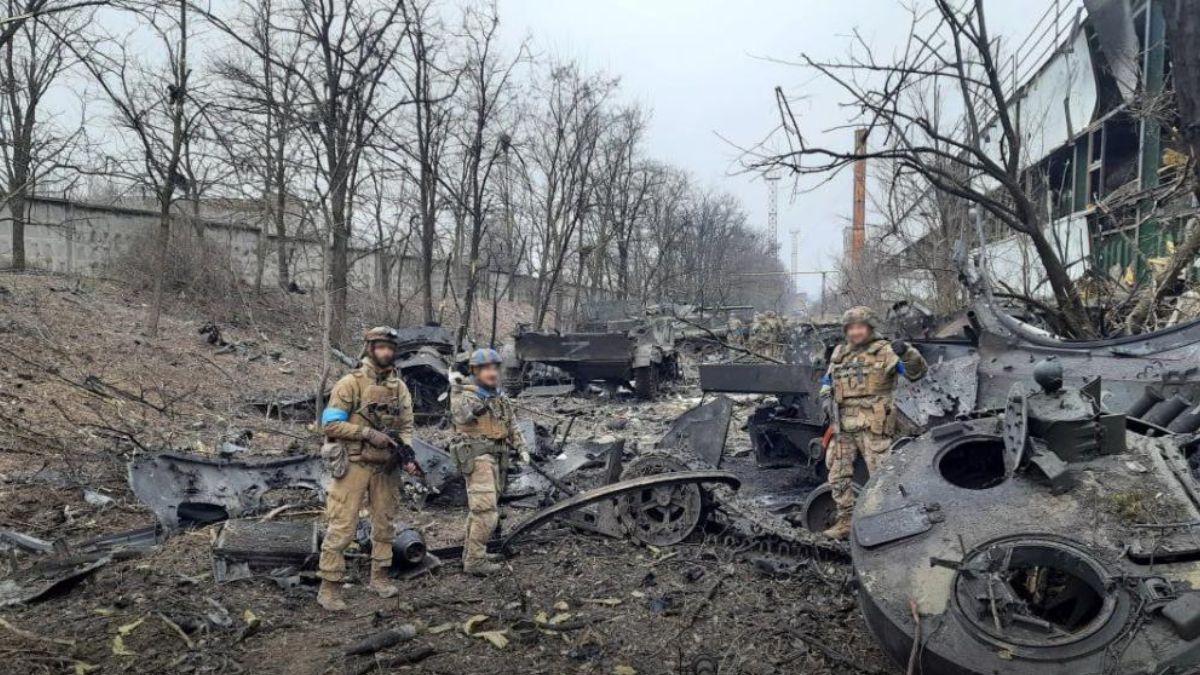 Від початку вторгнення і до сьогодні: хроніки боротьби сталевих азовців за Маріуполь