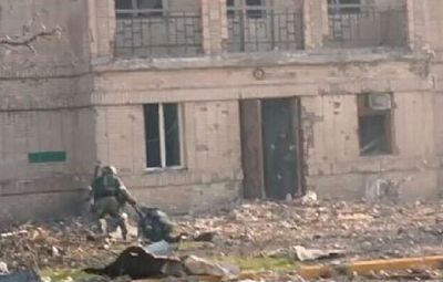 Был оккупант и нет оккупанта: украинские воины в Мариуполе превращают россиян в удобрение