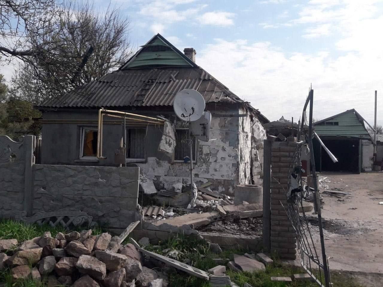 Окупанти обстріляли житлові будинки на Запоріжжі  поранено 59-річну жінку - 24 Канал