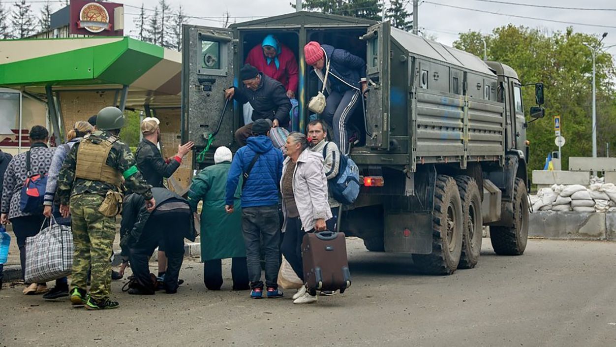 Из освобожденной от оккупантов Русской Лозовой на Харьковщине эвакуировали более 600 человек - 24 Канал