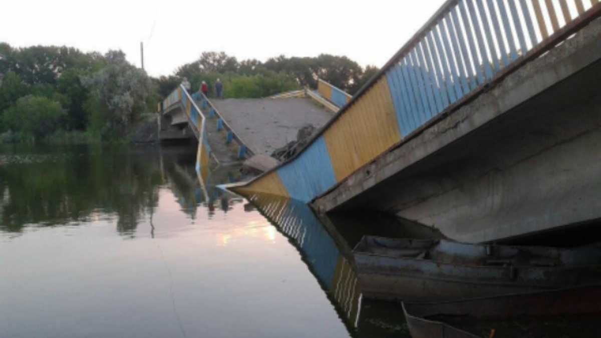 В Донецкой области взорвали железнодорожный мост в направлении Славянска