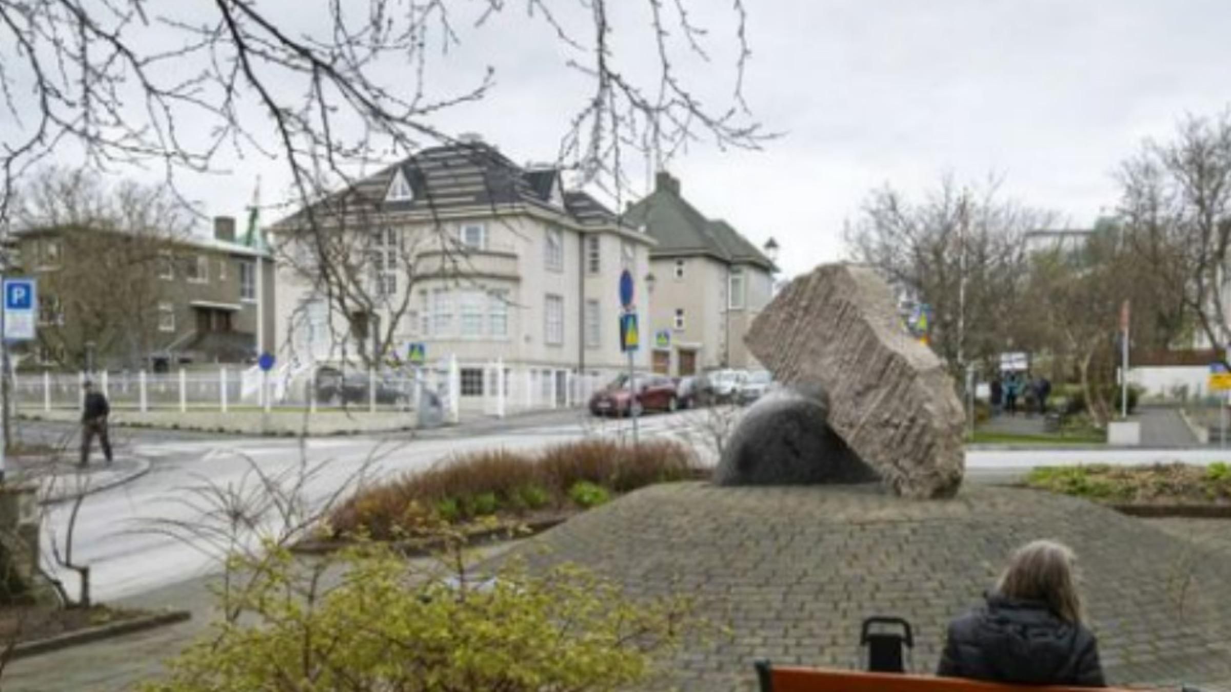 В столице Исландии площадь у посольства России назвали в честь Киева В столице Исландии площадь у посольства России назвали в честь Киева