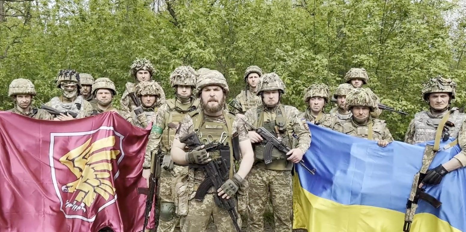 Ми й далі б'ємо ворога, – десантники 95 та 79 бригад закликали українців не сіяти зраду Ми й далі б'ємо ворога, – десантники 95 та 79 бригад закликали українців не сіяти зраду