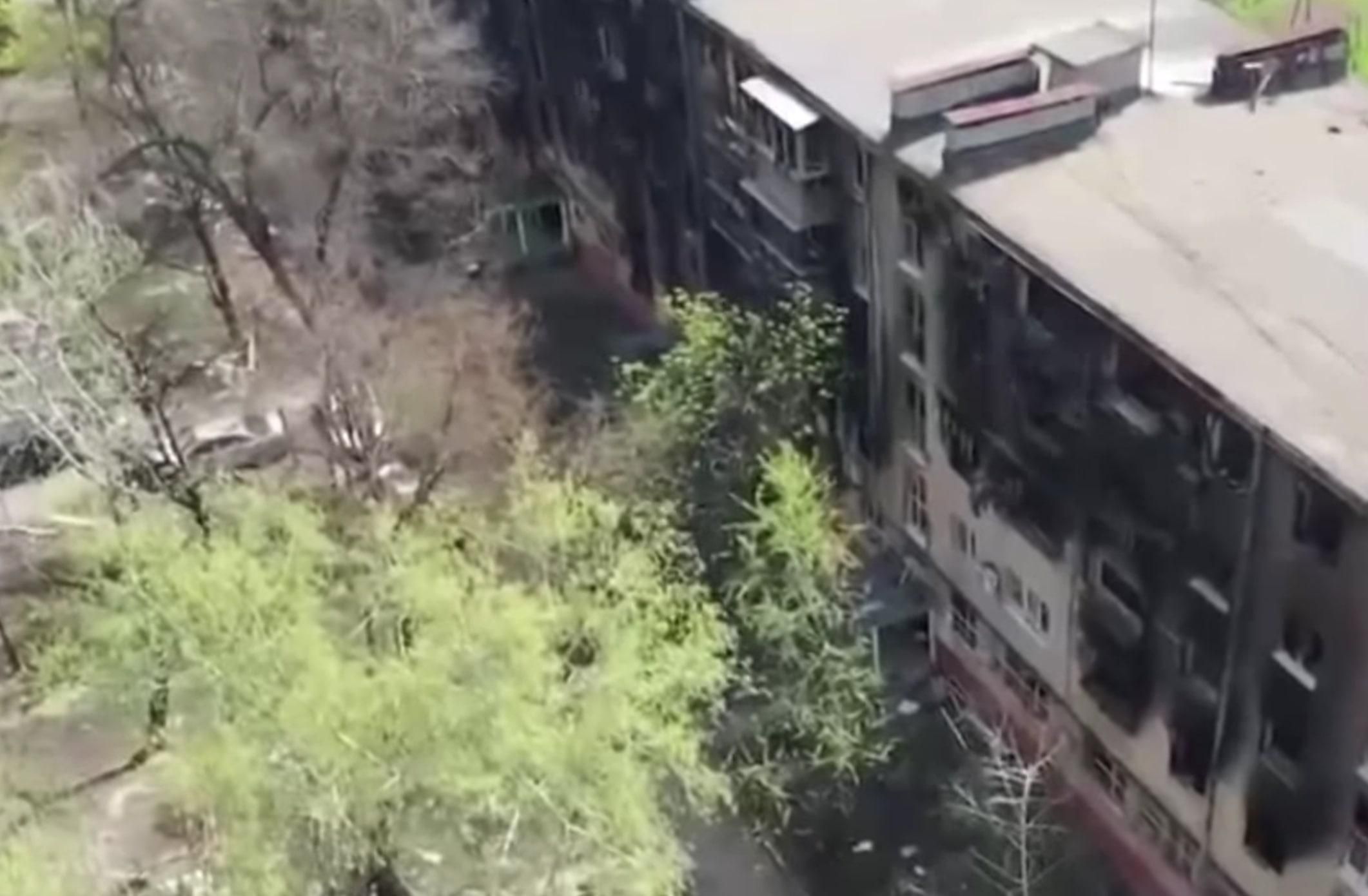 Нагорода героїв, оборона Маріуполя, знищення росіян: відеодайджест 65-го дня війни Нагорода героїв, оборона Маріуполя, знищення росіян: відеодайджест 65-го дня війни