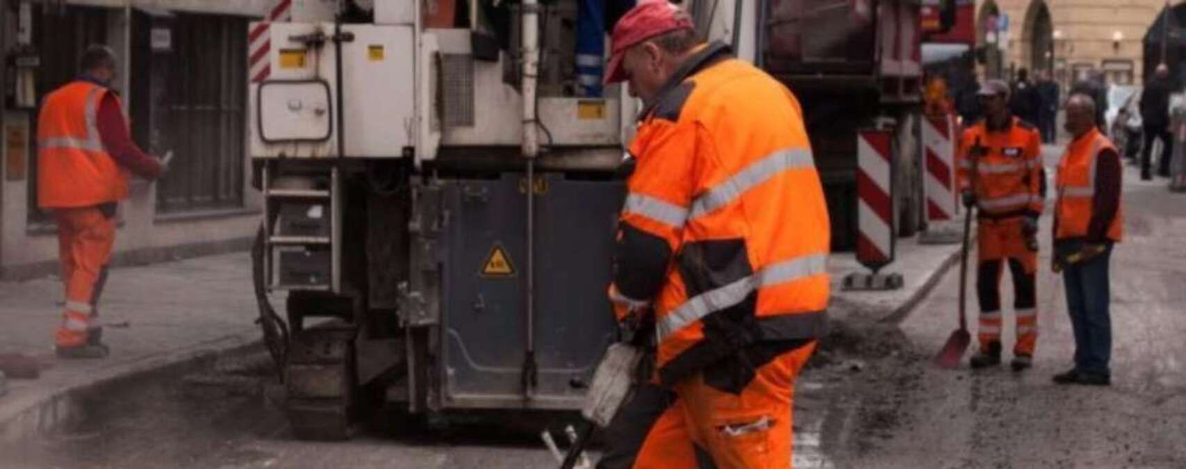 Принуждают к сотрудничеству: в Мариуполе оккупанты охотятся даже за коммунальщиками Принуждают к сотрудничеству: в Мариуполе оккупанты охотятся даже за коммунальщиками